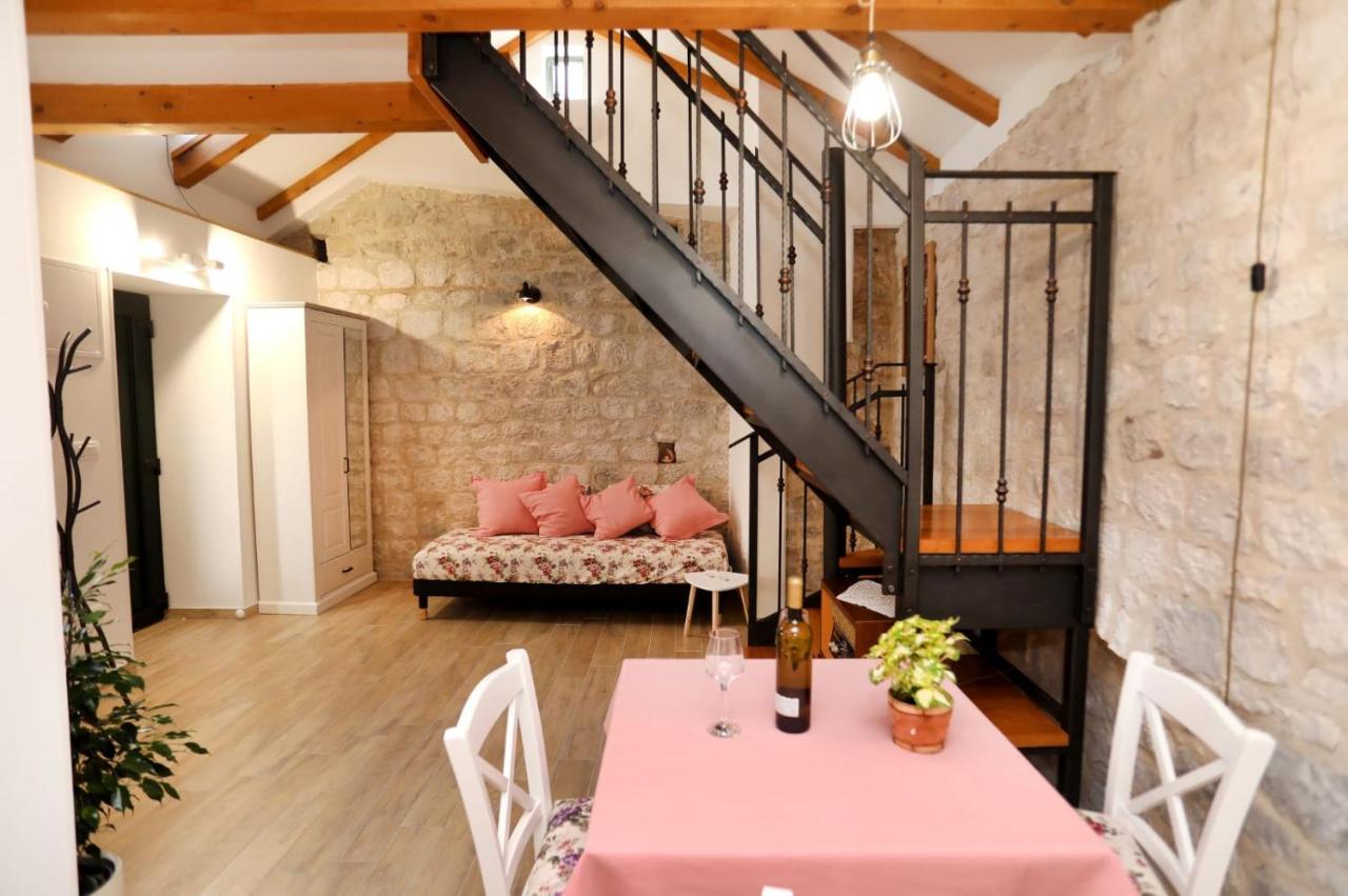 Studio apartman Mihaella Kaštela Esterno foto