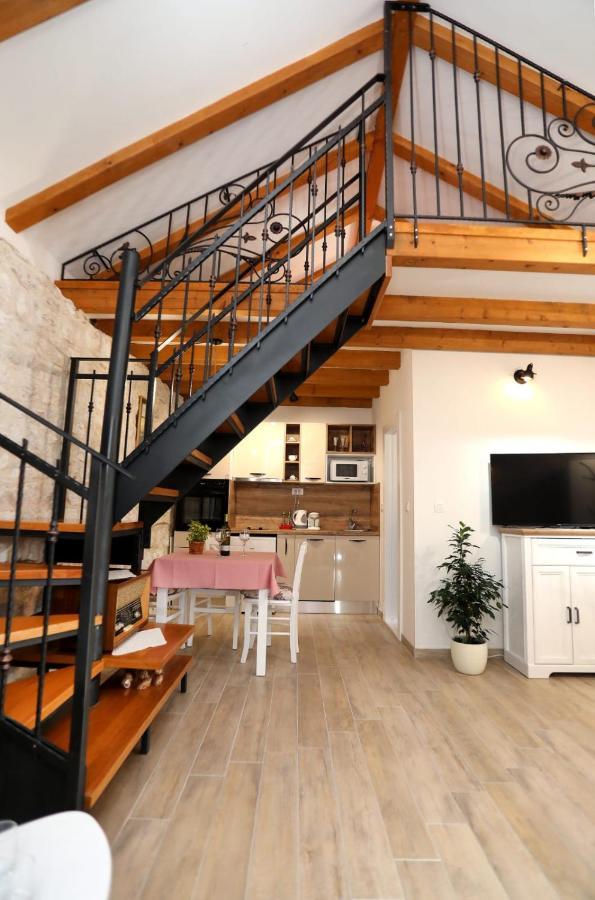 Studio apartman Mihaella Kaštela Esterno foto