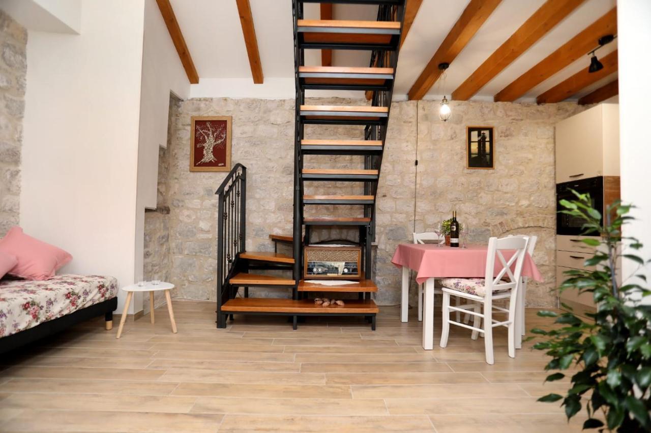 Studio apartman Mihaella Kaštela Esterno foto