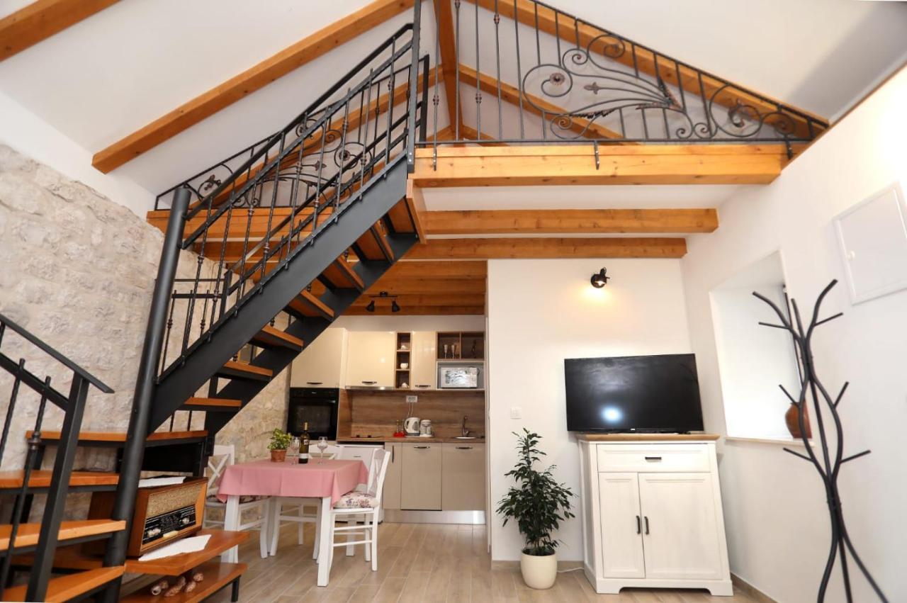 Studio apartman Mihaella Kaštela Esterno foto