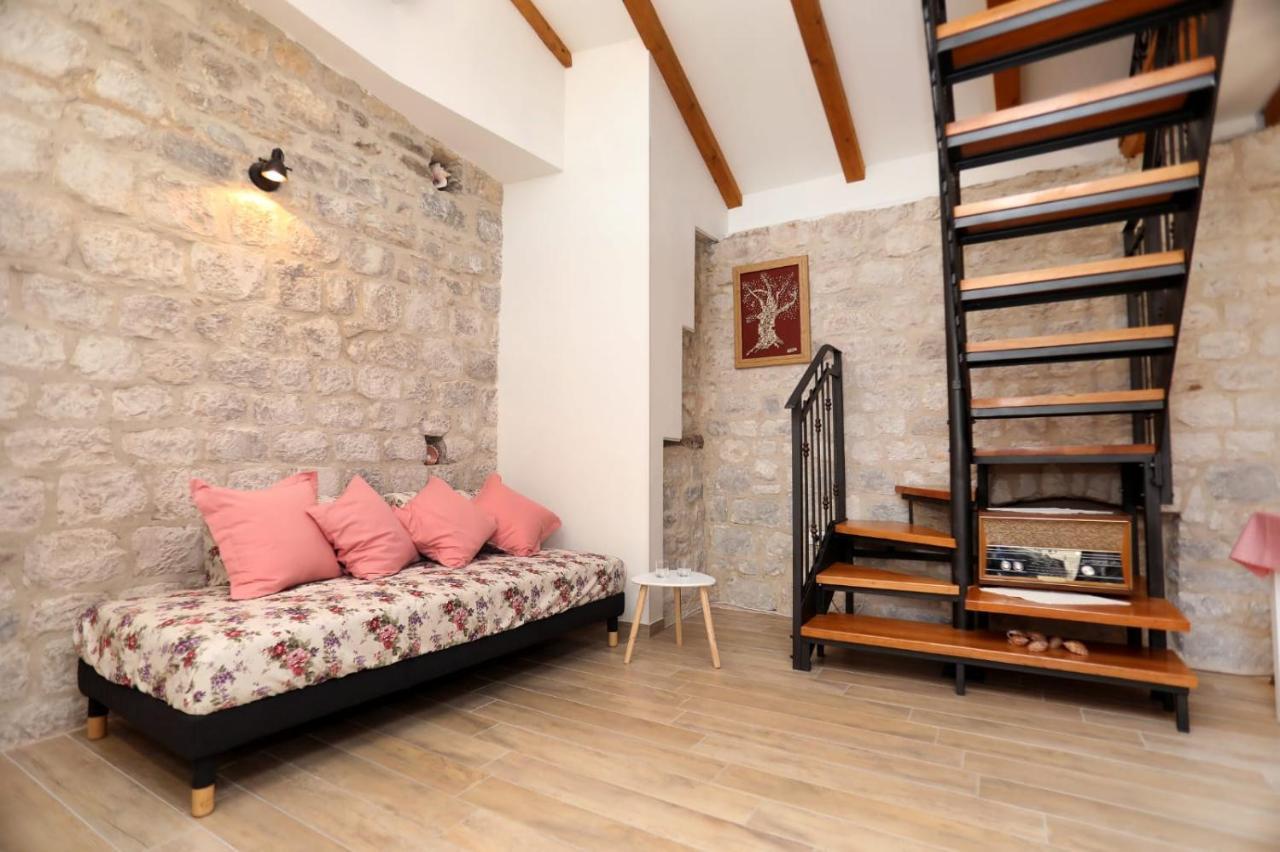 Studio apartman Mihaella Kaštela Esterno foto